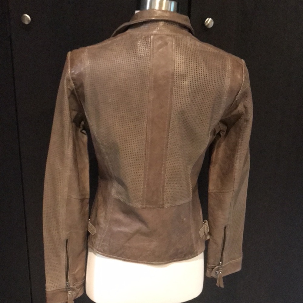 Leather jacket - Picture 2 of 5